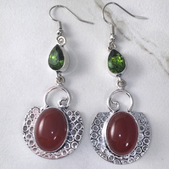 New Sim Peridot Quartz Crystal & Red Carnelian Silver Overlay Hook Earrings - Picture 2 of 7